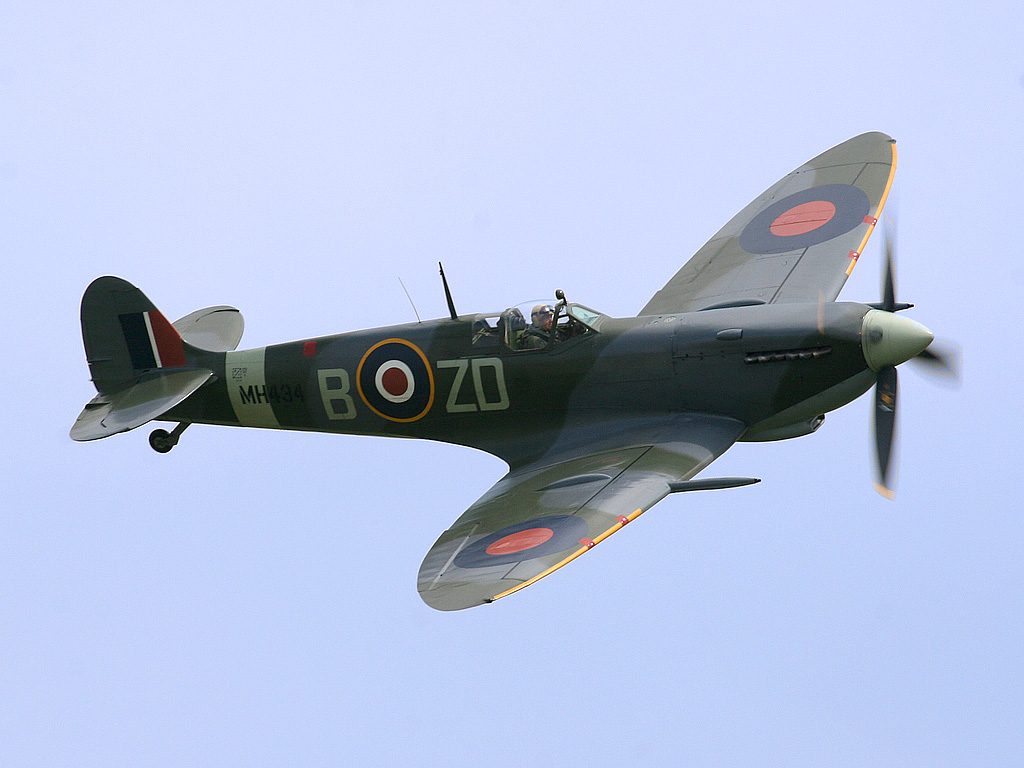 Spitfire Mk IX flying in 2005